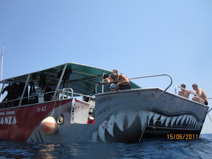 Manta diving boat near Vis